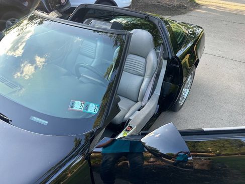 Used 1995 Chevrolet Corvette Coupe RWD image 7