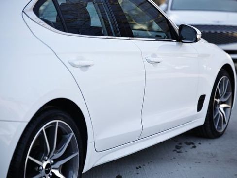 Used 2025 Genesis G70 2.5T image 8