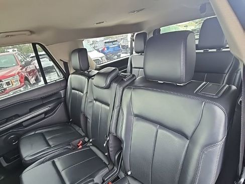 Used 2024 Ford Expedition Max XLT image 17