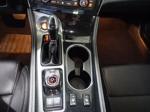 Used 2022 Nissan Maxima SV w/ Floor Mat Group FWD image 17