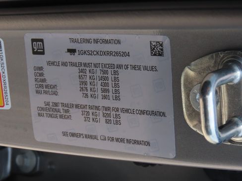 Used 2024 GMC Yukon AT4 w/ Technology Package AWD/4WD image 34