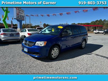 Used 2019 Dodge Grand Caravan SE w/ UConnect Hands-Free Group