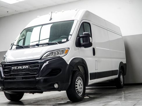 Used 2024 RAM ProMaster 2500 w/ Convenience Group FWD image 8