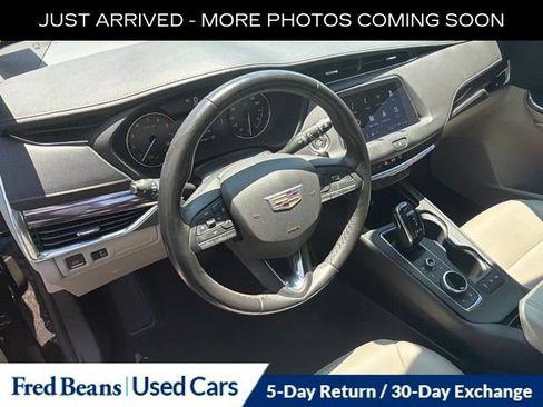 Used 2023 Cadillac XT4 Luxury w/ Cold Weather Package AWD/4WD image 11