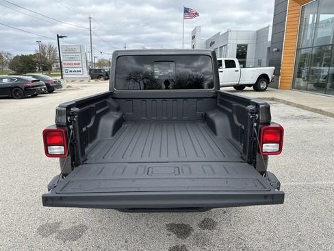 New 2026 Jeep Gladiator Sport AWD/4WD image 11
