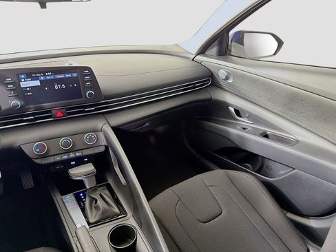 Used 2025 Hyundai Elantra SE FWD image 23