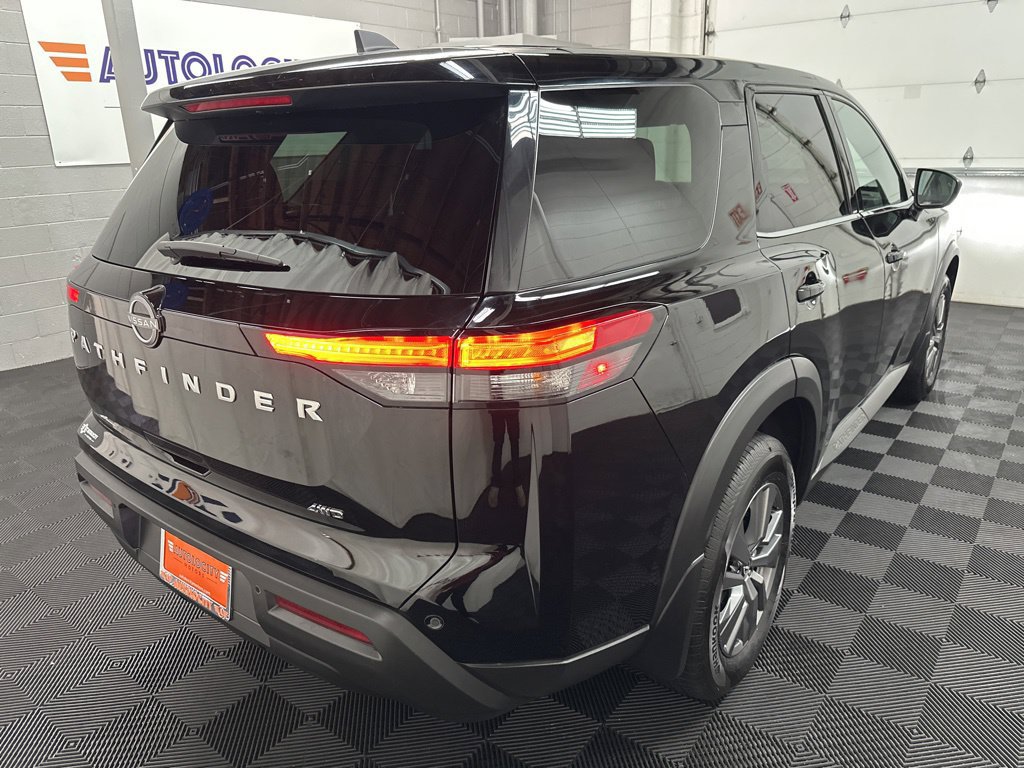 Used 2025 Nissan Pathfinder S AWD/4WD image 10