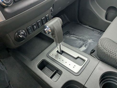 Used 2019 Nissan Frontier PRO-4X image 27