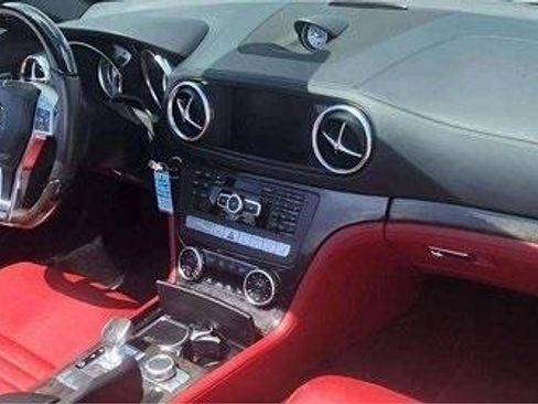 Used 2013 Mercedes-Benz SL 550 image 25