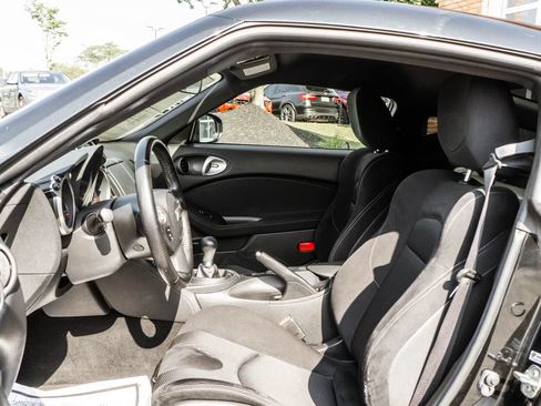 Used 2017 Nissan 370Z Touring Sport RWD image 21