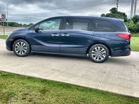 Used 2023 Honda Odyssey EX-L image 4