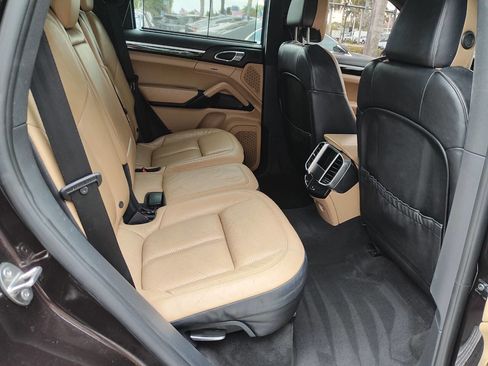 Used 2016 Porsche Cayenne image 48