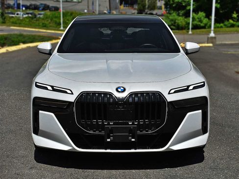 Used 2024 BMW 760i xDrive AWD/4WD image 6