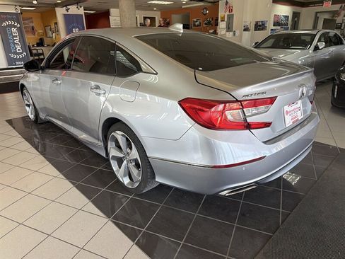 Used 2018 Honda Accord Touring image 8