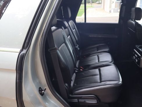 Used 2019 Ford Expedition XLT w/ Equipment Group 202A AWD/4WD image 23