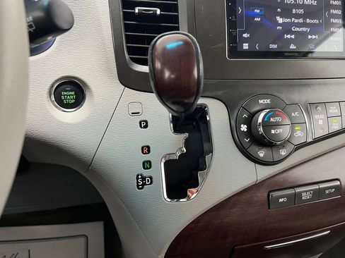 Used 2013 Toyota Sienna Limited w/ Premium Pkg AWD/4WD image 22