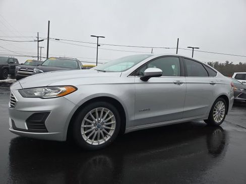 Used 2019 Ford Fusion SE image 3