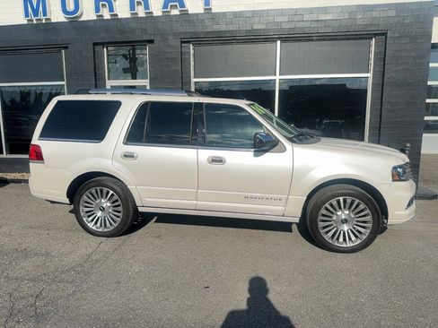 Used 2016 Lincoln Navigator Select AWD/4WD image 8