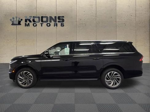 New 2026 Lincoln Navigator L Premier AWD/4WD image 4