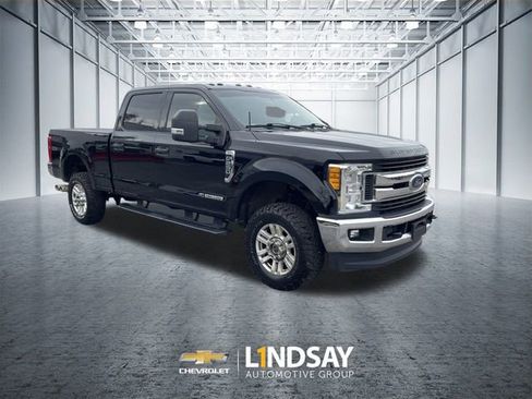 Used 2017 Ford F250 XLT w/ XLT Value Package image 2