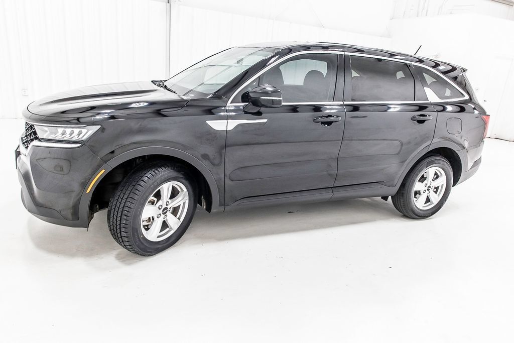 Used 2023 Kia Sorento LX FWD image 3