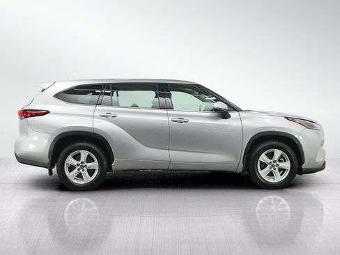 Used 2021 Toyota Highlander LE AWD/4WD image 6