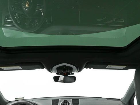 Certified 2025 Porsche Macan image 17