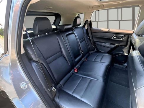 Used 2021 Nissan Rogue SV w/ Premium Package FWD image 24