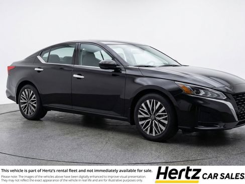 Used 2025 Nissan Altima 2.5 SV FWD image 1