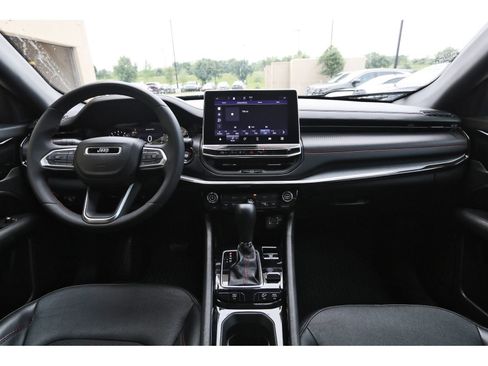 Used 2023 Jeep Compass Trailhawk AWD/4WD image 11