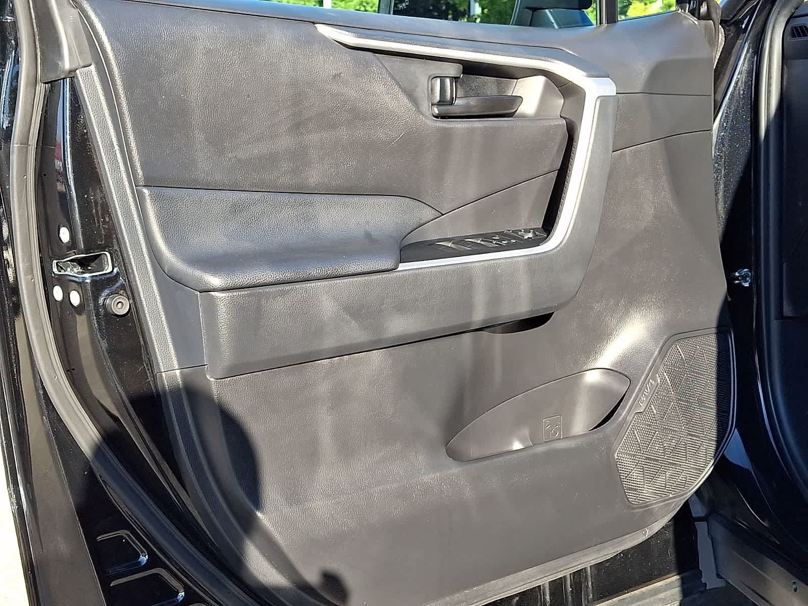 Used 2023 Toyota RAV4 LE AWD/4WD image 15