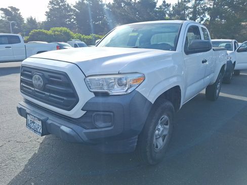 Used 2018 Toyota Tacoma SR RWD image 3