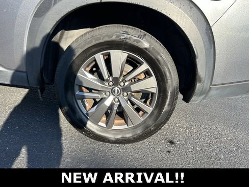 Used 2022 Nissan Pathfinder S image 10