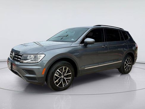 Used 2021 Volkswagen Tiguan SE w/ Panoramic Sunroof Package FWD image 9