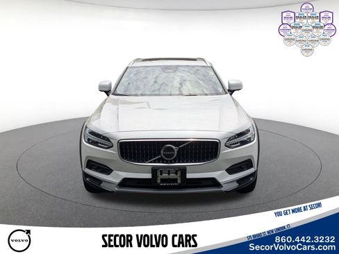 Used 2025 Volvo V90 B6 Cross Country Ultra AWD/4WD image 2