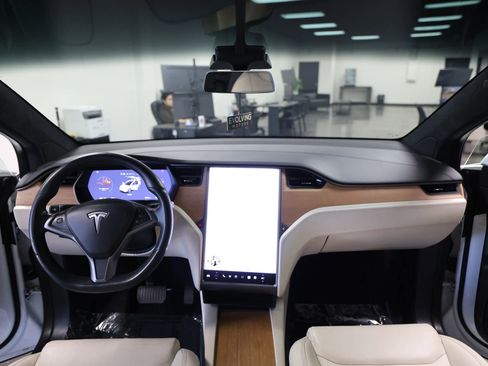 Used 2020 Tesla Model X Long Range image 21