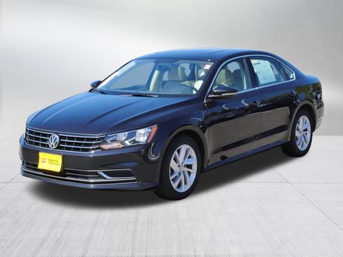 Used 2018 Volkswagen Passat 2.0T SE FWD image 3
