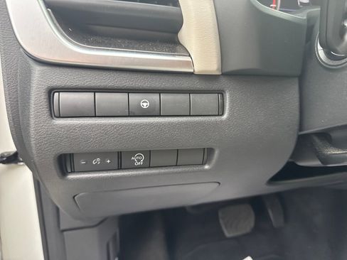 Certified 2023 Nissan Rogue SV FWD image 13