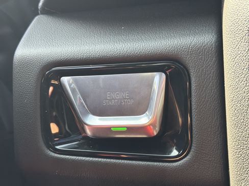 Used 2026 GMC Yukon Denali w/ Sun & Power Step Package AWD/4WD image 36