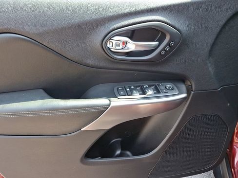 Used 2019 Jeep Cherokee Limited AWD/4WD image 11