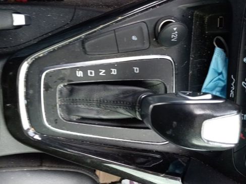 Used 2018 Ford Focus Titanium w/ Titanium Technology Package image 32