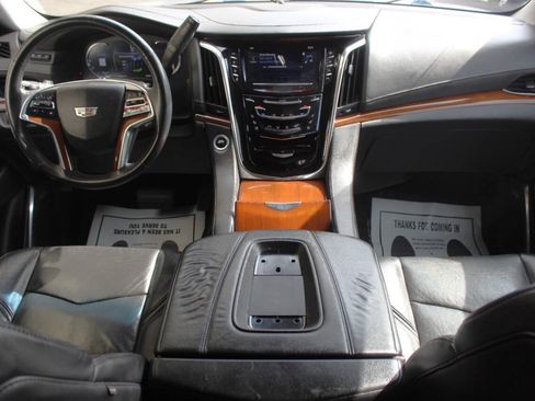 Used 2017 Cadillac Escalade Luxury AWD/4WD image 20