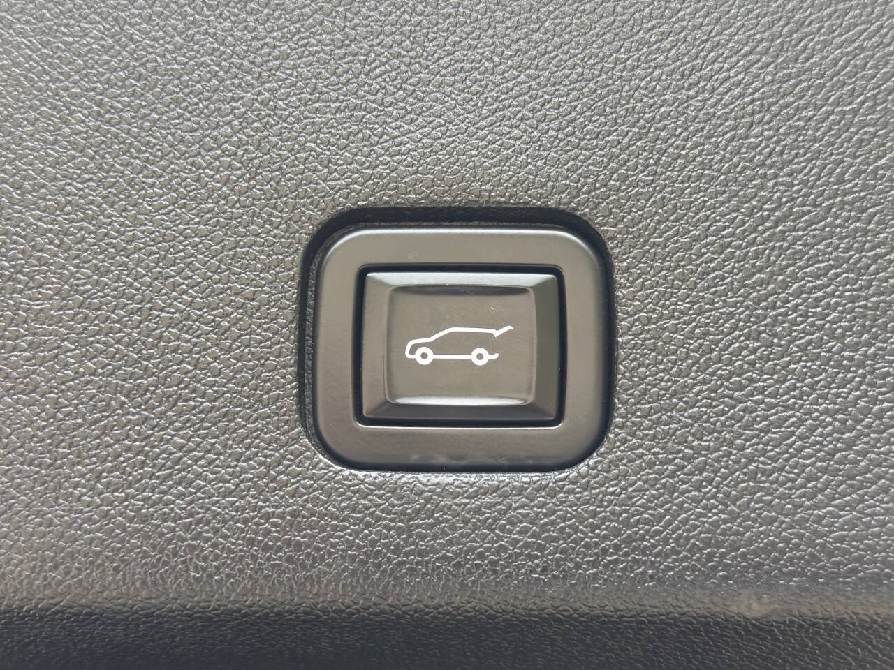 Used 2024 Cadillac XT6 Premium Luxury w/ Technology Package AWD/4WD image 16