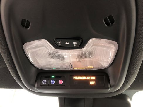 Used 2021 Chevrolet TrailBlazer RS w/ Technology Package image 19