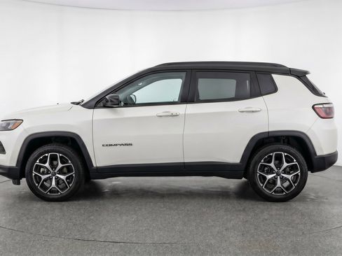 Used 2025 Jeep Compass Limited AWD/4WD image 5