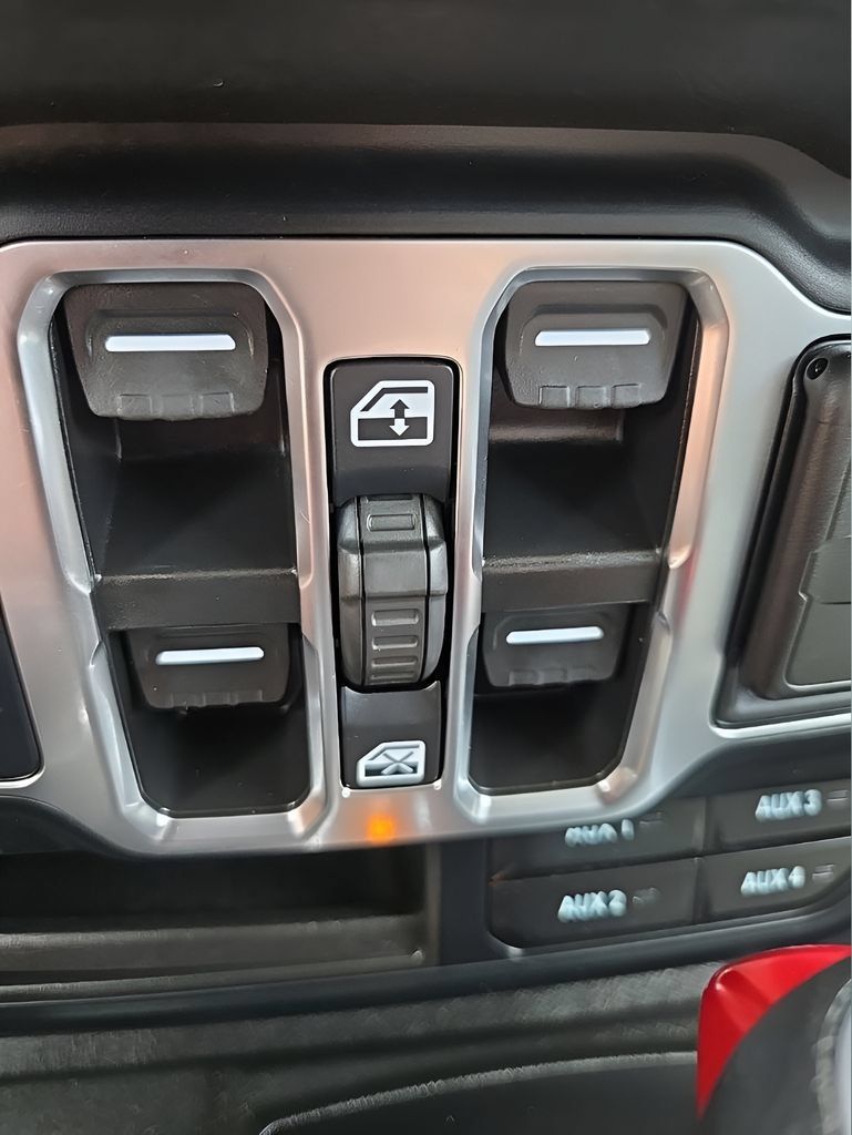 Used 2024 Jeep Wrangler Unlimited Sport AWD/4WD image 12
