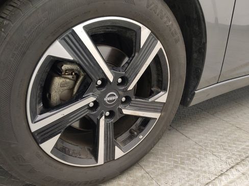 Used 2024 Nissan Sentra SV FWD image 31