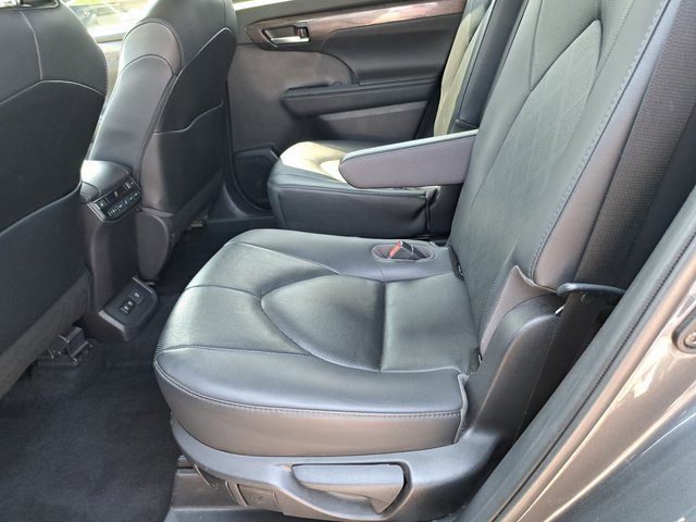Used 2020 Toyota Highlander Platinum AWD/4WD image 29