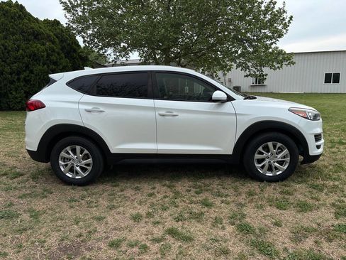 Used 2019 Hyundai Tucson SE image 2