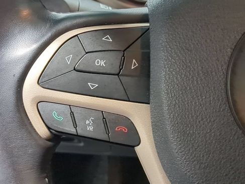 Used 2016 Jeep Cherokee Latitude w/ Comfort/Convenience Group AWD/4WD image 29